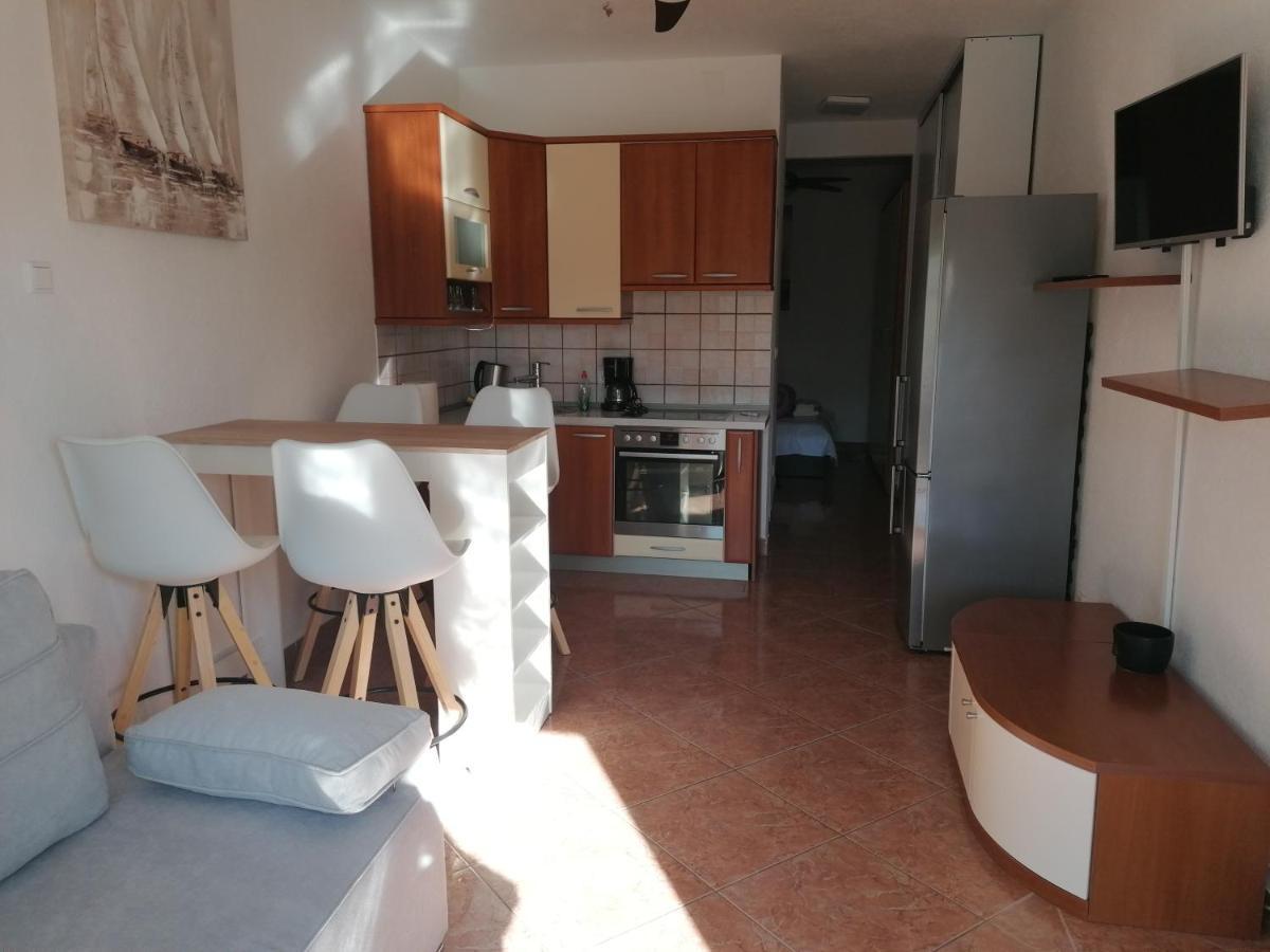 Apartman Adriana Karlobag Exteriör bild